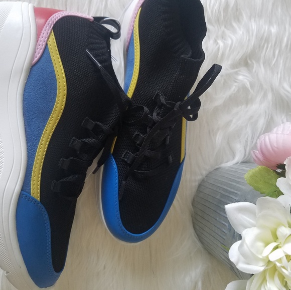 Women's Athletic Sneakers - Picture 3 of 4